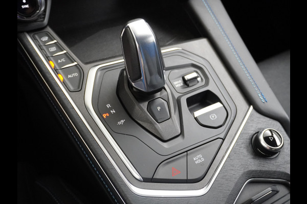 Lynk & Co 01 1.5 PHEV AUT-7 261pk Pano-Schuif-K-dak 20" 360°Camera Apple Carplay Android Auto Adaptive-Cruise Navi Pdc Ecc Keyless Led Plug-I Elek.Memory.Stoel File assistent Dodehoek detector Elektrisch bedienbare achterklep Rijstrooksensor Wifi Verkeersbord detectie 425Nm koppel 3,7kw laadvermogen A-label Euro 6 Hybride Benzine/Elektrisch rijden tot ca.69km 1.800kg trekvermogen