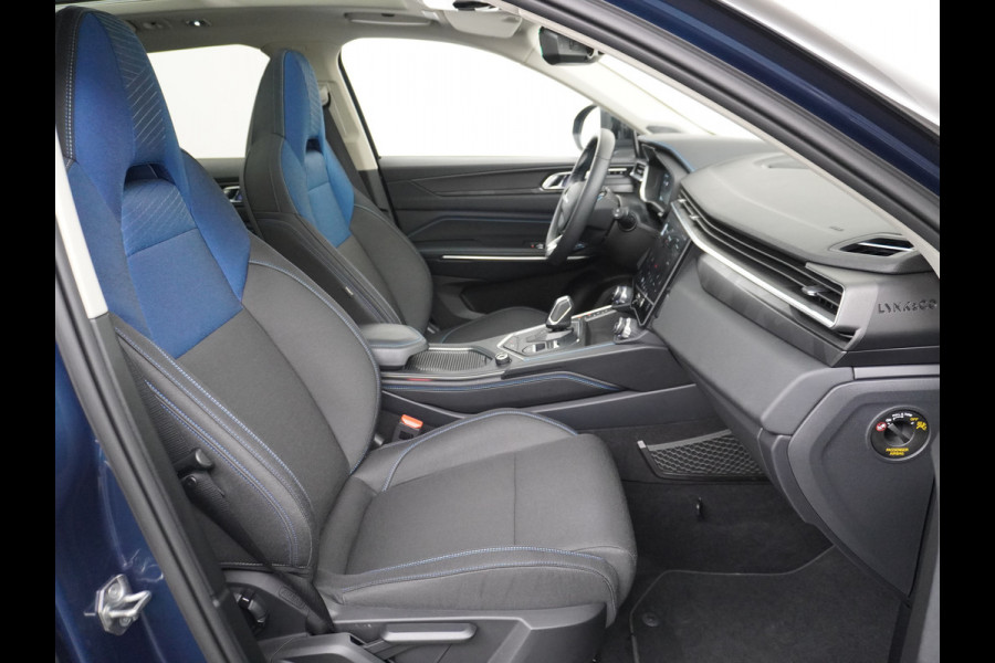 Lynk & Co 01 1.5 PHEV AUT-7 261pk Pano-Schuif-K-dak 20" 360°Camera Apple Carplay Android Auto Adaptive-Cruise Navi Pdc Ecc Keyless Led Plug-I Elek.Memory.Stoel File assistent Dodehoek detector Elektrisch bedienbare achterklep Rijstrooksensor Wifi Verkeersbord detectie 425Nm koppel 3,7kw laadvermogen A-label Euro 6 Hybride Benzine/Elektrisch rijden tot ca.69km 1.800kg trekvermogen