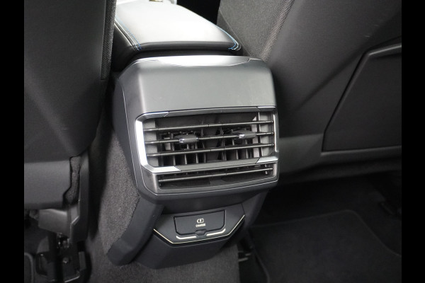 Lynk & Co 01 1.5 PHEV AUT-7 261pk Pano-Schuif-K-dak 20" 360°Camera Apple Carplay Android Auto Adaptive-Cruise Navi Pdc Ecc Keyless Led Plug-I Elek.Memory.Stoel File assistent Dodehoek detector Elektrisch bedienbare achterklep Rijstrooksensor Wifi Verkeersbord detectie 425Nm koppel 3,7kw laadvermogen A-label Euro 6 Hybride Benzine/Elektrisch rijden tot ca.69km 1.800kg trekvermogen