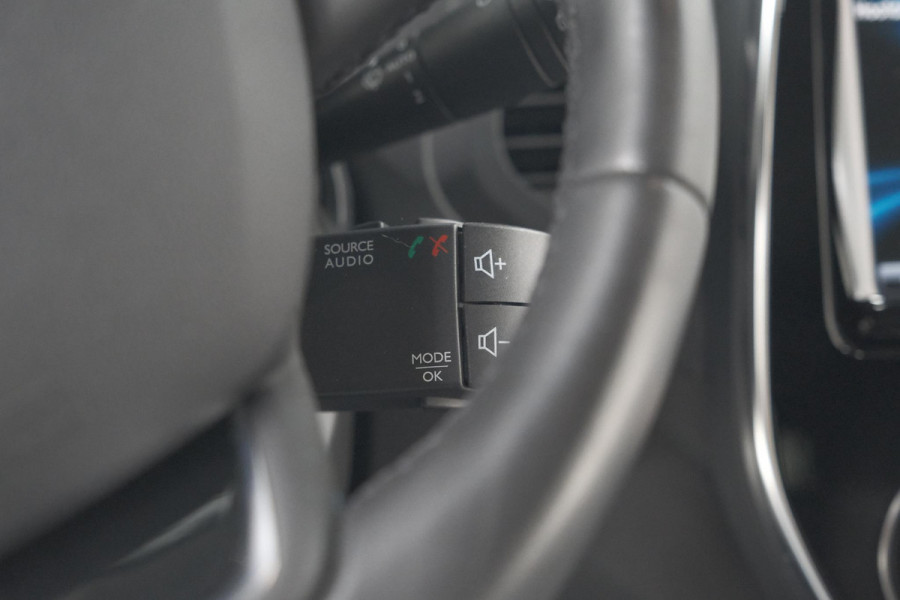 Renault Captur TCe 90 Intens | Camera | Dodehoekdetectie | Navigatie | Parkeersensoren