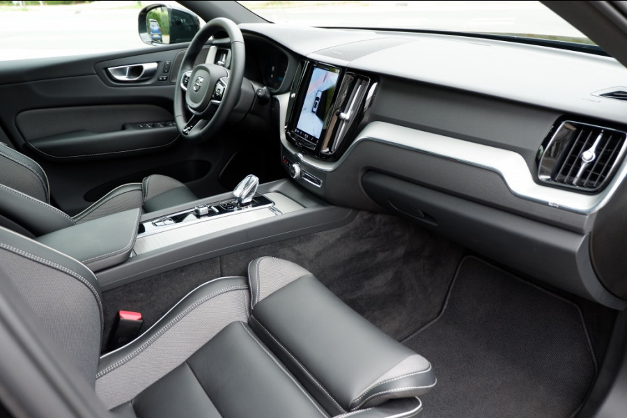 Volvo XC60 2.0 T6 AWD Plug in Hybrid 350PK Plus Black Edition Long Range