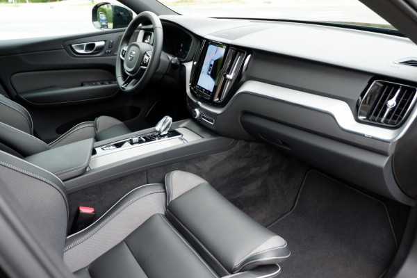 Volvo XC60 2.0 T6 AWD Plug in Hybrid 350PK Plus Black Edition Long Range