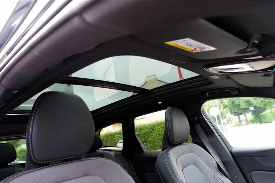 Volvo XC60 2.0 T6 AWD Plug in Hybrid 350PK Plus Black Edition Long Range