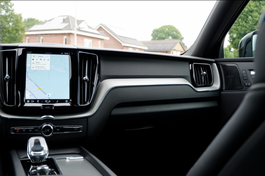 Volvo XC60 2.0 T6 AWD Plug in Hybrid 350PK Plus Black Edition Long Range