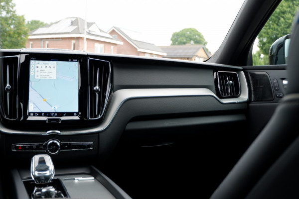 Volvo XC60 2.0 T6 AWD Plug in Hybrid 350PK Plus Black Edition Long Range