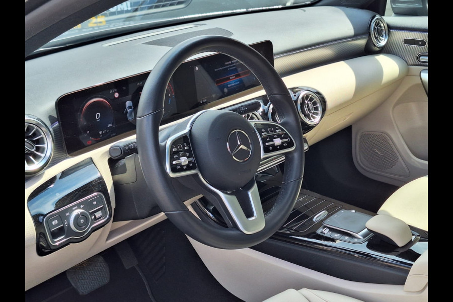 Mercedes-Benz A-Klasse A 250e 218pk Business Solution Luxury Limited | Pano-dak, Memory, Burmester, Sfeerverlichting, PDC