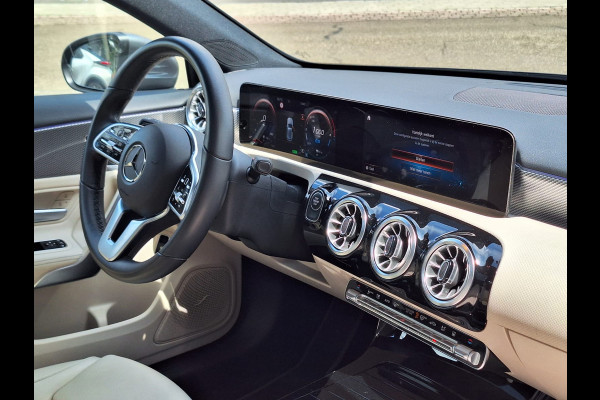 Mercedes-Benz A-Klasse A 250e 218pk Business Solution Luxury Limited | Pano-dak, Memory, Burmester, Sfeerverlichting, PDC