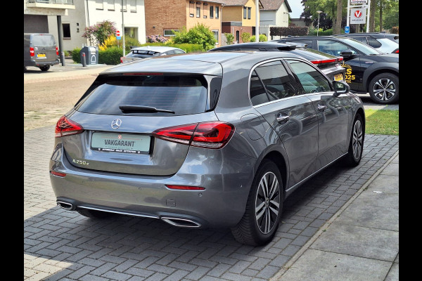 Mercedes-Benz A-Klasse A 250e 218pk Business Solution Luxury Limited | Pano-dak, Memory, Burmester, Sfeerverlichting, PDC