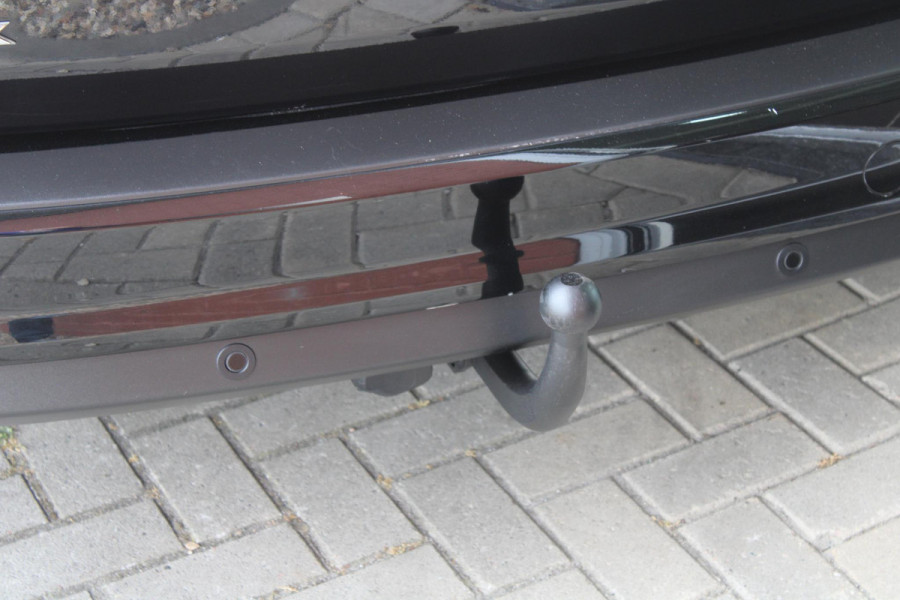 Ford C-MAX 1.0 EcoBoost 125 PK Titanium | Trekhaak | Winterpack | All Season banden | Camera | PDC V+A | Privacy Glass | Navigatie | 17 INCH Lichtmetalen Velgen | Xenon | Dealeronderhouden