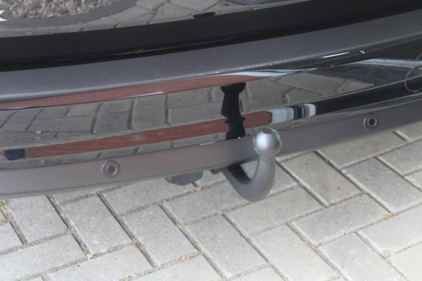 Ford C-MAX 1.0 EcoBoost 125 PK Titanium | Trekhaak | Winterpack | All Season banden | Camera | PDC V+A | Privacy Glass | Navigatie | 17 INCH Lichtmetalen Velgen | Xenon | Dealeronderhouden