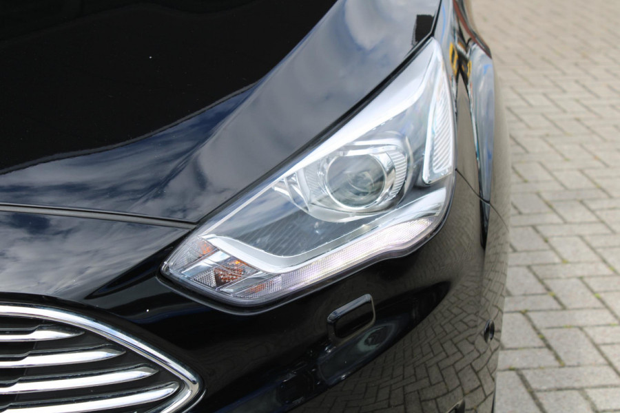 Ford C-MAX 1.0 EcoBoost 125 PK Titanium | Trekhaak | Winterpack | All Season banden | Camera | PDC V+A | Privacy Glass | Navigatie | 17 INCH Lichtmetalen Velgen | Xenon | Dealeronderhouden