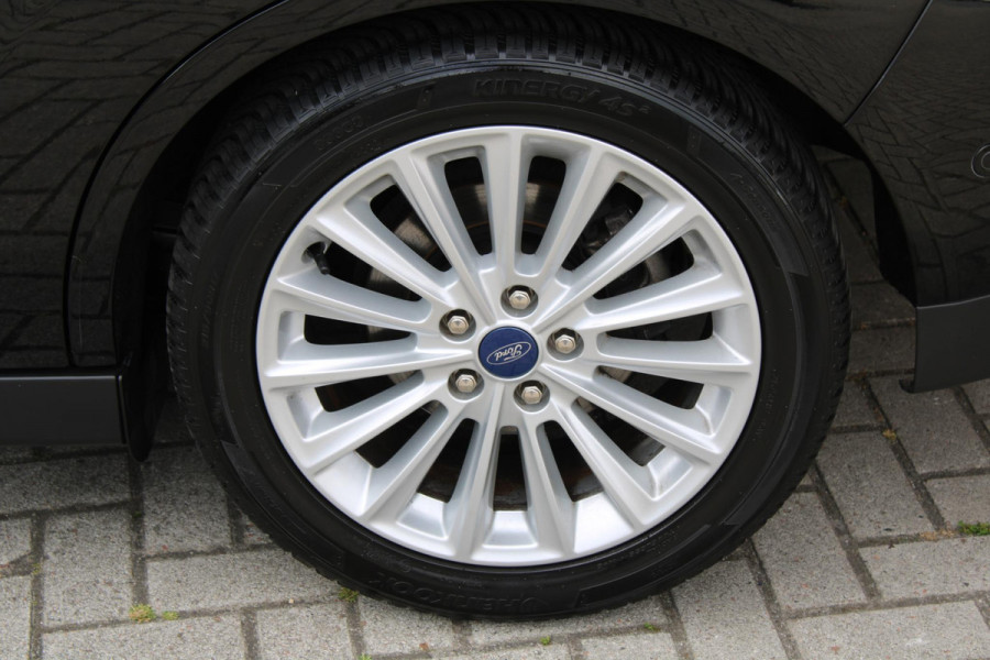 Ford C-MAX 1.0 EcoBoost 125 PK Titanium | Trekhaak | Winterpack | All Season banden | Camera | PDC V+A | Privacy Glass | Navigatie | 17 INCH Lichtmetalen Velgen | Xenon | Dealeronderhouden