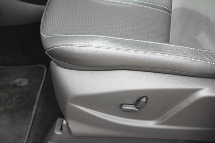 Ford C-MAX 1.0 EcoBoost 125 PK Titanium | Trekhaak | Winterpack | All Season banden | Camera | PDC V+A | Privacy Glass | Navigatie | 17 INCH Lichtmetalen Velgen | Xenon | Dealeronderhouden