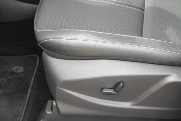 Ford C-MAX 1.0 EcoBoost 125 PK Titanium | Trekhaak | Winterpack | All Season banden | Camera | PDC V+A | Privacy Glass | Navigatie | 17 INCH Lichtmetalen Velgen | Xenon | Dealeronderhouden