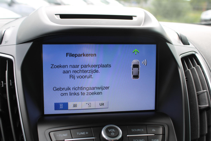 Ford C-MAX 1.0 EcoBoost 125 PK Titanium | Trekhaak | Winterpack | All Season banden | Camera | PDC V+A | Privacy Glass | Navigatie | 17 INCH Lichtmetalen Velgen | Xenon | Dealeronderhouden