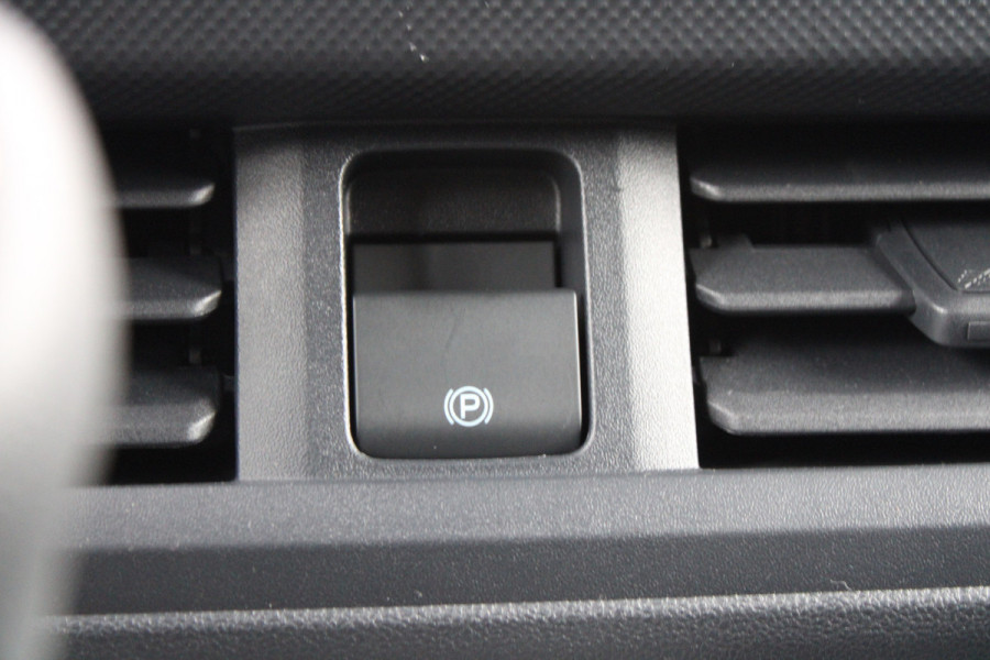 Ford Transit Custom 320 2.0 TDCI L2H1 Trend 136pk - Carplay - Android - LED koplampen - Stoelverwarming - 70l tank - Rijklaar