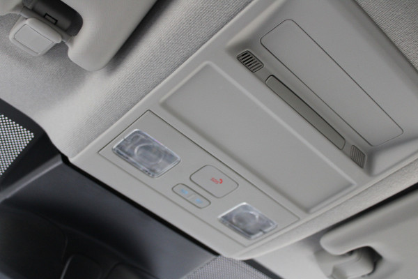 Ford Transit Custom 320 2.0 TDCI L2H1 Trend 136pk - Carplay - Android - LED koplampen - Stoelverwarming - 70l tank - Rijklaar