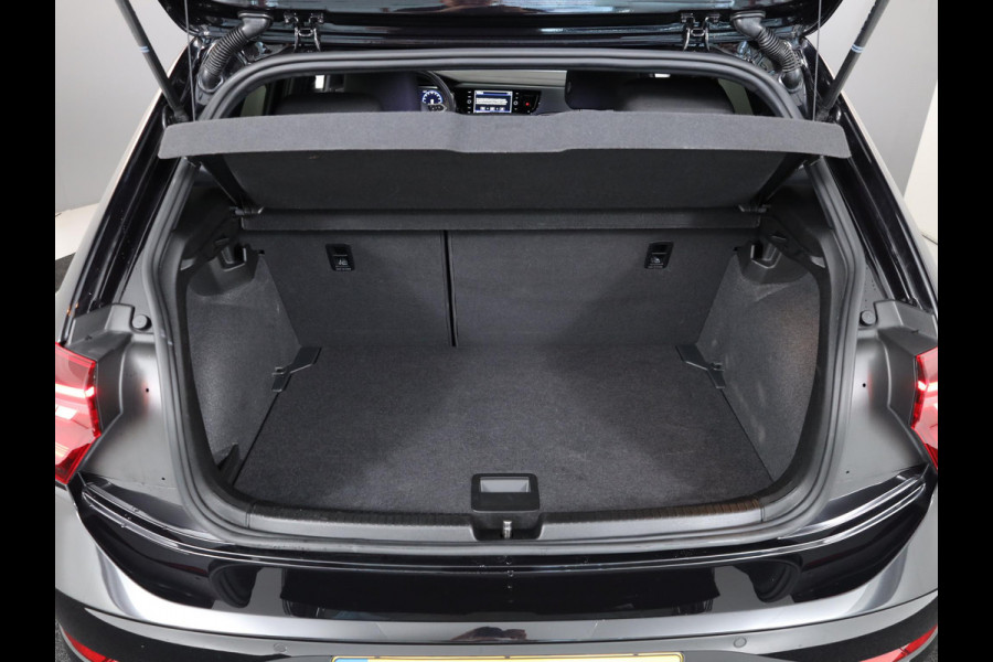 Volkswagen Polo 1.0 TSI R-Line 95 pk Automaat (DSG) | Verlengde garantie | Navigatie via App | Parkeersensoren | Adaptieve cruise control | Matrix LED koplampen |