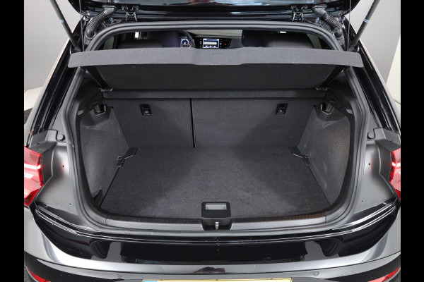 Volkswagen Polo 1.0 TSI R-Line 95 pk Automaat (DSG) | Verlengde garantie | Navigatie via App | Parkeersensoren | Adaptieve cruise control | Matrix LED koplampen |