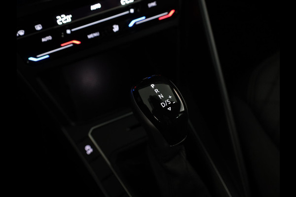 Volkswagen Polo 1.0 TSI R-Line 95 pk Automaat (DSG) | Verlengde garantie | Navigatie via App | Parkeersensoren | Adaptieve cruise control | Matrix LED koplampen |