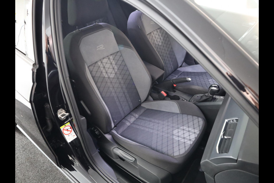 Volkswagen Polo 1.0 TSI R-Line 95 pk Automaat (DSG) | Verlengde garantie | Navigatie via App | Parkeersensoren | Adaptieve cruise control | Matrix LED koplampen |