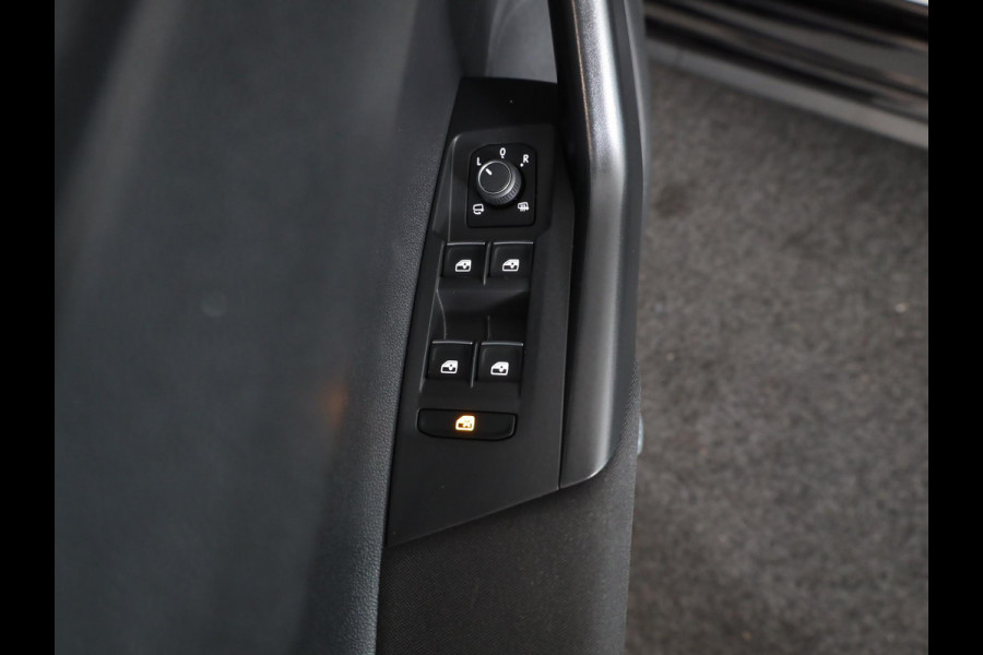 Volkswagen Polo 1.0 TSI R-Line 95 pk Automaat (DSG) | Verlengde garantie | Navigatie via App | Parkeersensoren | Adaptieve cruise control | Matrix LED koplampen |