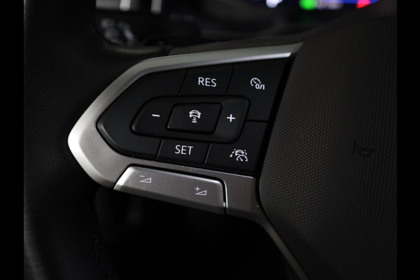 Volkswagen Polo 1.0 TSI R-Line 95 pk Automaat (DSG) | Verlengde garantie | Navigatie via App | Parkeersensoren | Adaptieve cruise control | Matrix LED koplampen |