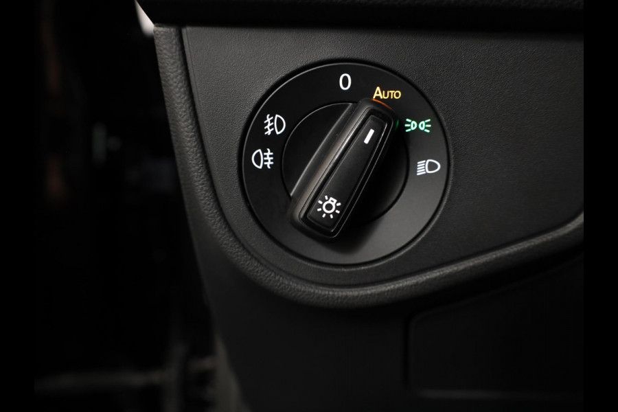 Volkswagen Polo 1.0 TSI R-Line 95 pk Automaat (DSG) | Verlengde garantie | Navigatie via App | Parkeersensoren | Adaptieve cruise control | Matrix LED koplampen |