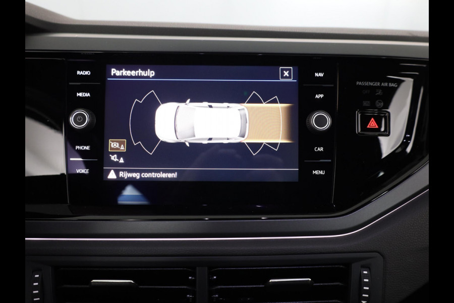 Volkswagen Polo 1.0 TSI R-Line 95 pk Automaat (DSG) | Verlengde garantie | Navigatie via App | Parkeersensoren | Adaptieve cruise control | Matrix LED koplampen |