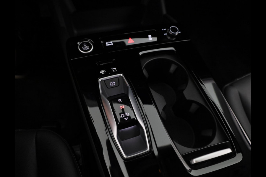 Audi Q6 Sportback e-tron Advanced edition 83 kWh 252pk | Adaptive cruise controle | Parkeercamera | Lederen bekleding
