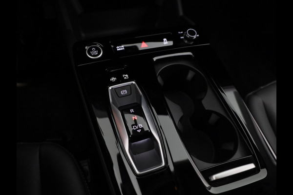 Audi Q6 Sportback e-tron Advanced edition 83 kWh 252pk | Adaptive cruise controle | Parkeercamera | Lederen bekleding