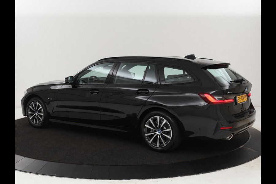 BMW 3-serie 320e xDrive Sport Line | LaserLight | Stoelverwarming | Trekhaak | Sportstoelen | Live Cockpit | Carplay | Half leder | Navigatie | Park Assist | Sfeerverlichting