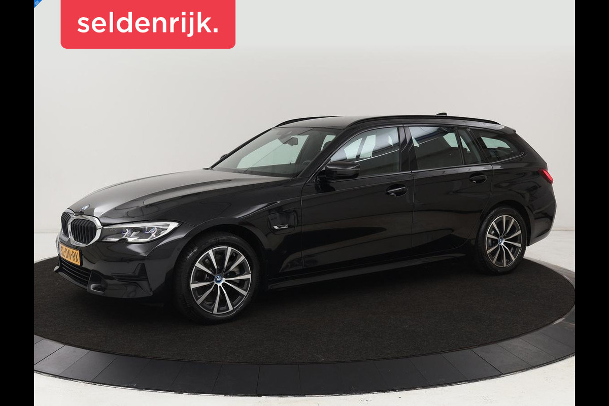 BMW 3-serie 320e xDrive Sport Line | LaserLight | Stoelverwarming | Trekhaak | Sportstoelen | Live Cockpit | Carplay | Half leder | Navigatie | Park Assist | Sfeerverlichting