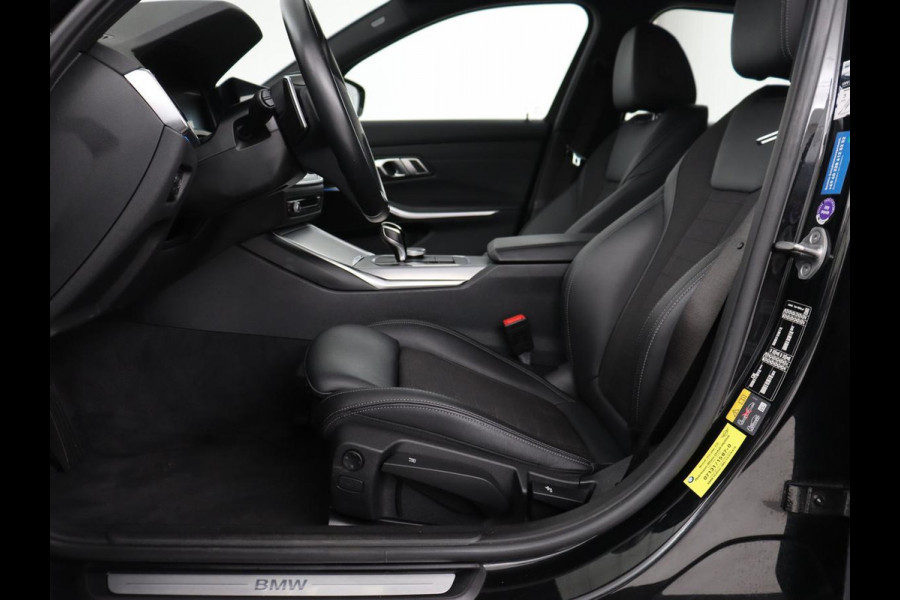 BMW 3-serie 320e xDrive Sport Line | LaserLight | Stoelverwarming | Trekhaak | Sportstoelen | Live Cockpit | Carplay | Half leder | Navigatie | Park Assist | Sfeerverlichting