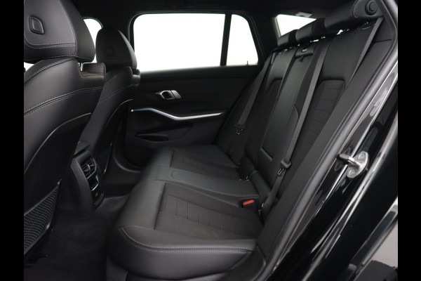 BMW 3-serie 320e xDrive Sport Line | LaserLight | Stoelverwarming | Trekhaak | Sportstoelen | Live Cockpit | Carplay | Half leder | Navigatie | Park Assist | Sfeerverlichting