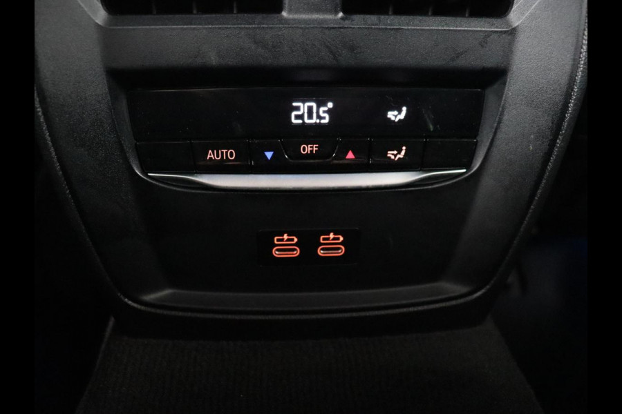 BMW 3-serie 320e xDrive Sport Line | LaserLight | Stoelverwarming | Trekhaak | Sportstoelen | Live Cockpit | Carplay | Half leder | Navigatie | Park Assist | Sfeerverlichting