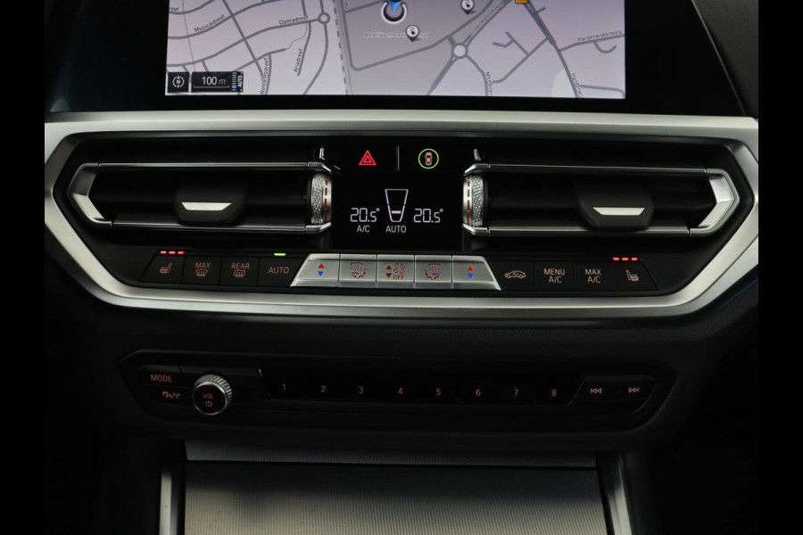 BMW 3-serie 320e xDrive Sport Line | LaserLight | Stoelverwarming | Trekhaak | Sportstoelen | Live Cockpit | Carplay | Half leder | Navigatie | Park Assist | Sfeerverlichting