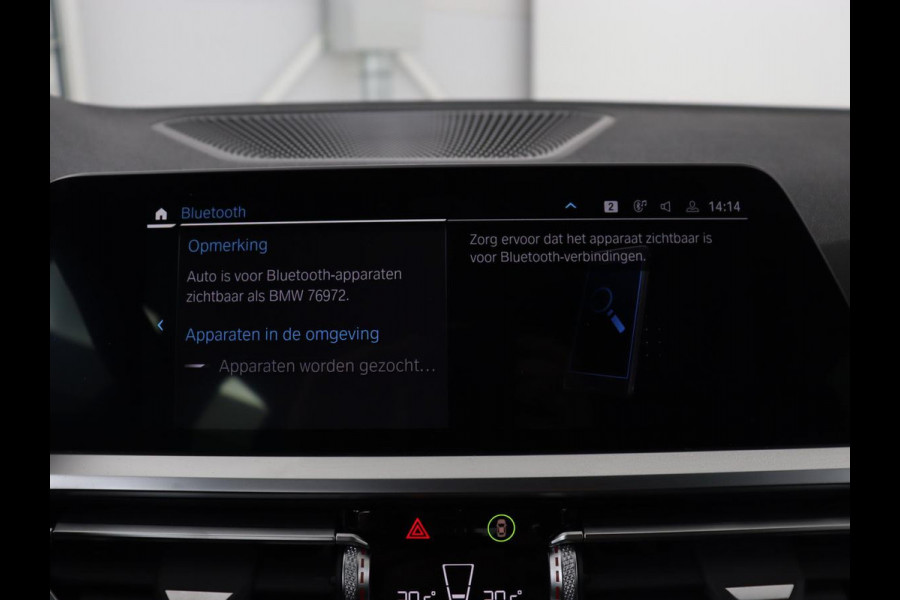 BMW 3-serie 320e xDrive Sport Line | LaserLight | Stoelverwarming | Trekhaak | Sportstoelen | Live Cockpit | Carplay | Half leder | Navigatie | Park Assist | Sfeerverlichting