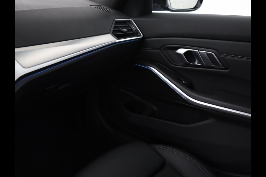 BMW 3-serie 320e xDrive Sport Line | LaserLight | Stoelverwarming | Trekhaak | Sportstoelen | Live Cockpit | Carplay | Half leder | Navigatie | Park Assist | Sfeerverlichting