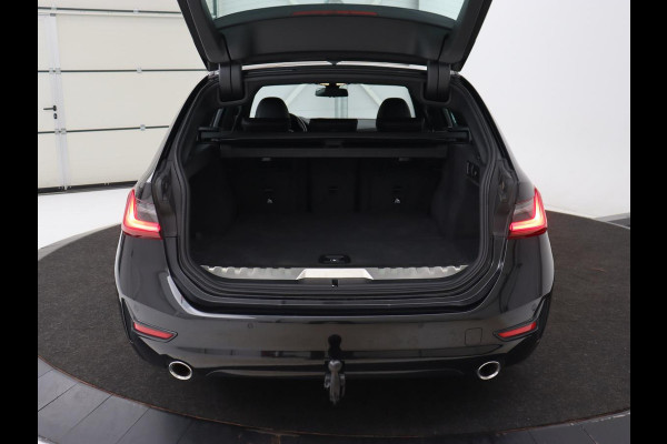 BMW 3-serie 320e xDrive Sport Line | LaserLight | Stoelverwarming | Trekhaak | Sportstoelen | Live Cockpit | Carplay | Half leder | Navigatie | Park Assist | Sfeerverlichting