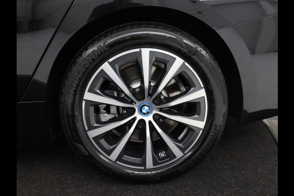 BMW 3-serie 320e xDrive Sport Line | LaserLight | Stoelverwarming | Trekhaak | Sportstoelen | Live Cockpit | Carplay | Half leder | Navigatie | Park Assist | Sfeerverlichting