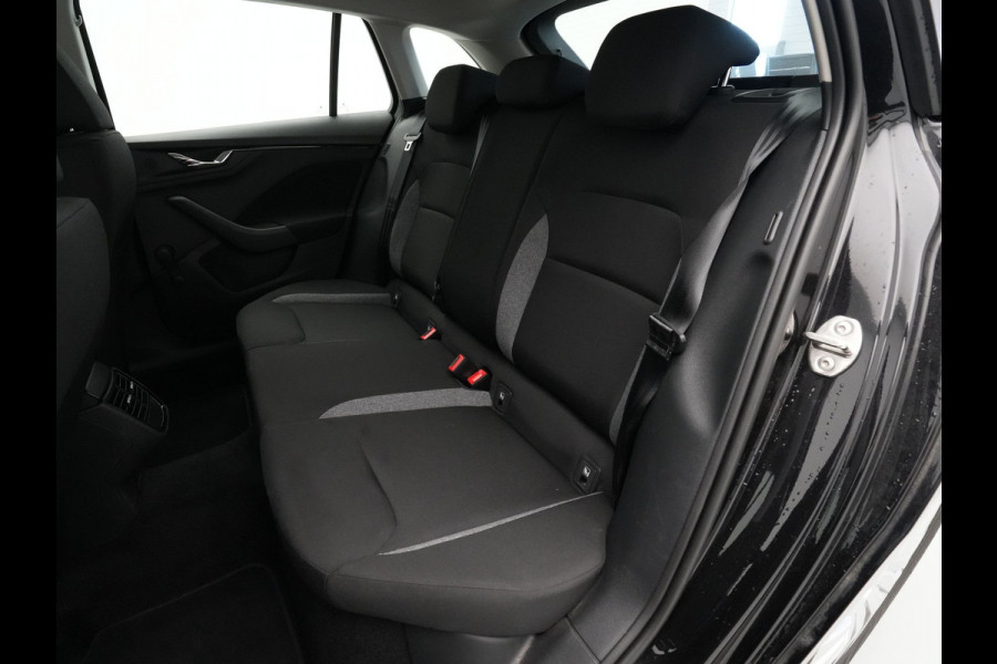 Škoda SCALA 1.0 TSI 95pk Active Navi via app Cruise Dab Lane + Front assist 300