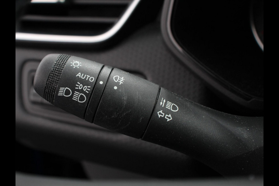 Renault Clio 1.0 TCe 90 Equilibre | Navigatie | Apple Carplay/Android Auto | Parkeersensoren achter | Cruise Control | Ledverlichting | Airco