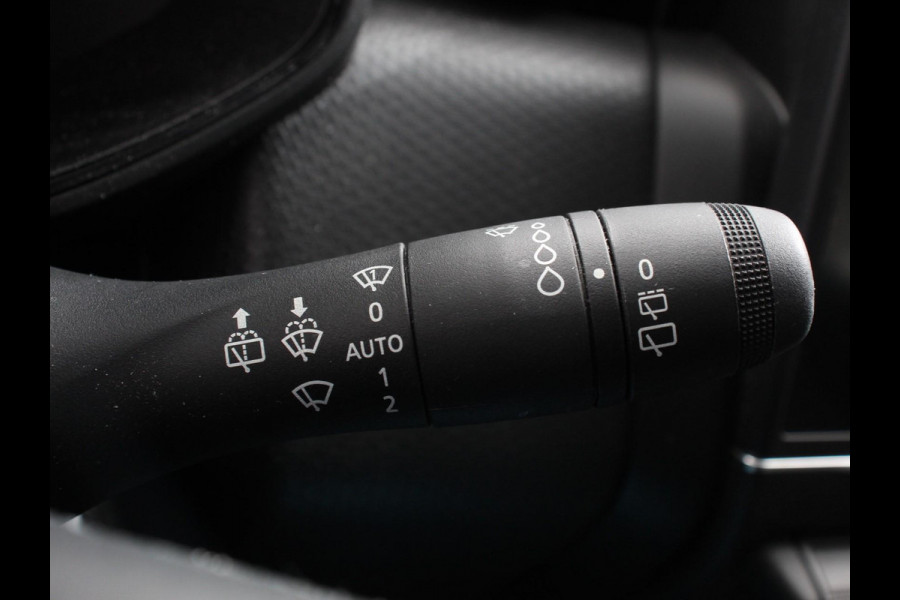 Renault Clio 1.0 TCe 90 Equilibre | Navigatie | Apple Carplay/Android Auto | Parkeersensoren achter | Cruise Control | Ledverlichting | Airco