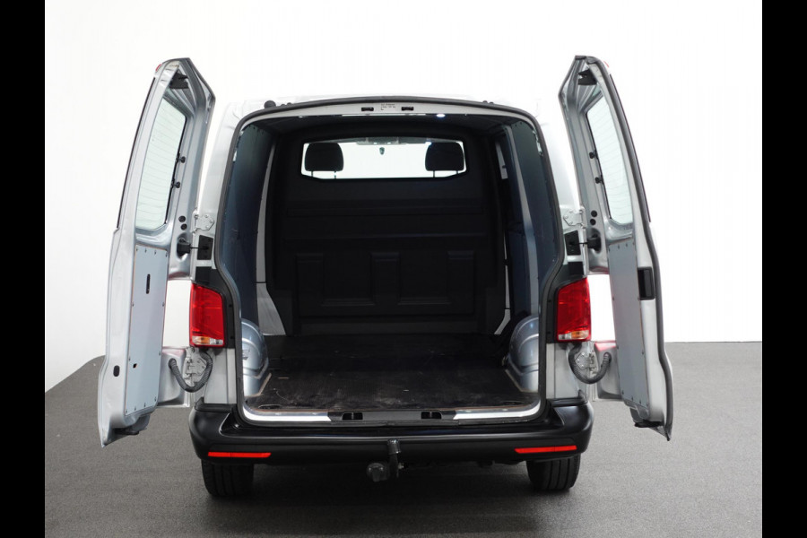 Volkswagen Transporter Executive+ L2H1 Navigatie Apple Carplay Trekhaak Cruise control 2-Zits Euro6