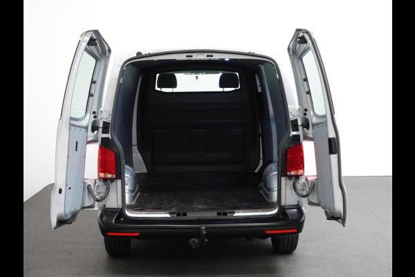 Volkswagen Transporter Executive+ L2H1 Navigatie Apple Carplay Trekhaak Cruise control 2-Zits Euro6
