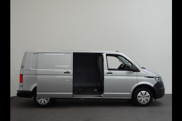 Volkswagen Transporter Executive+ L2H1 Navigatie Apple Carplay Trekhaak Cruise control 2-Zits Euro6