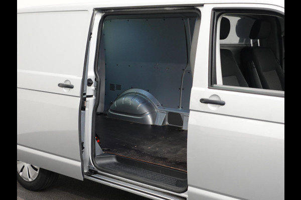 Volkswagen Transporter Executive+ L2H1 Navigatie Apple Carplay Trekhaak Cruise control 2-Zits Euro6
