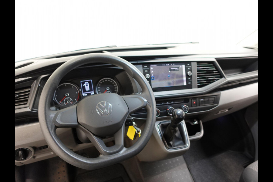 Volkswagen Transporter Executive+ L2H1 Navigatie Apple Carplay Trekhaak Cruise control 2-Zits Euro6