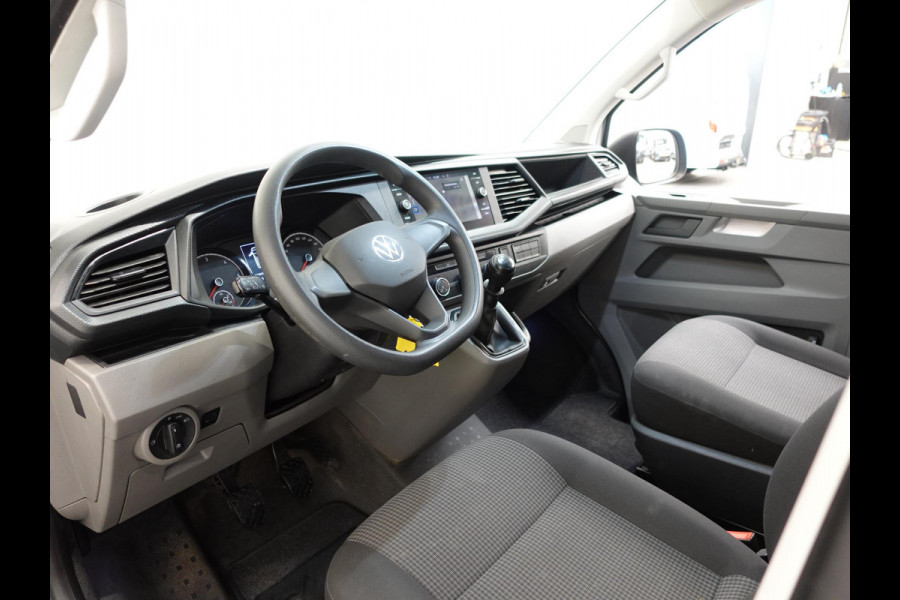 Volkswagen Transporter Executive+ L2H1 Navigatie Apple Carplay Trekhaak Cruise control 2-Zits Euro6